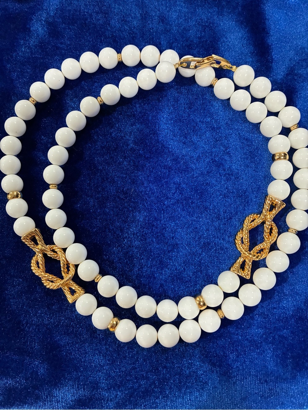 VTG Napier White Bead Necklace with Gold Nautical Knot Accents